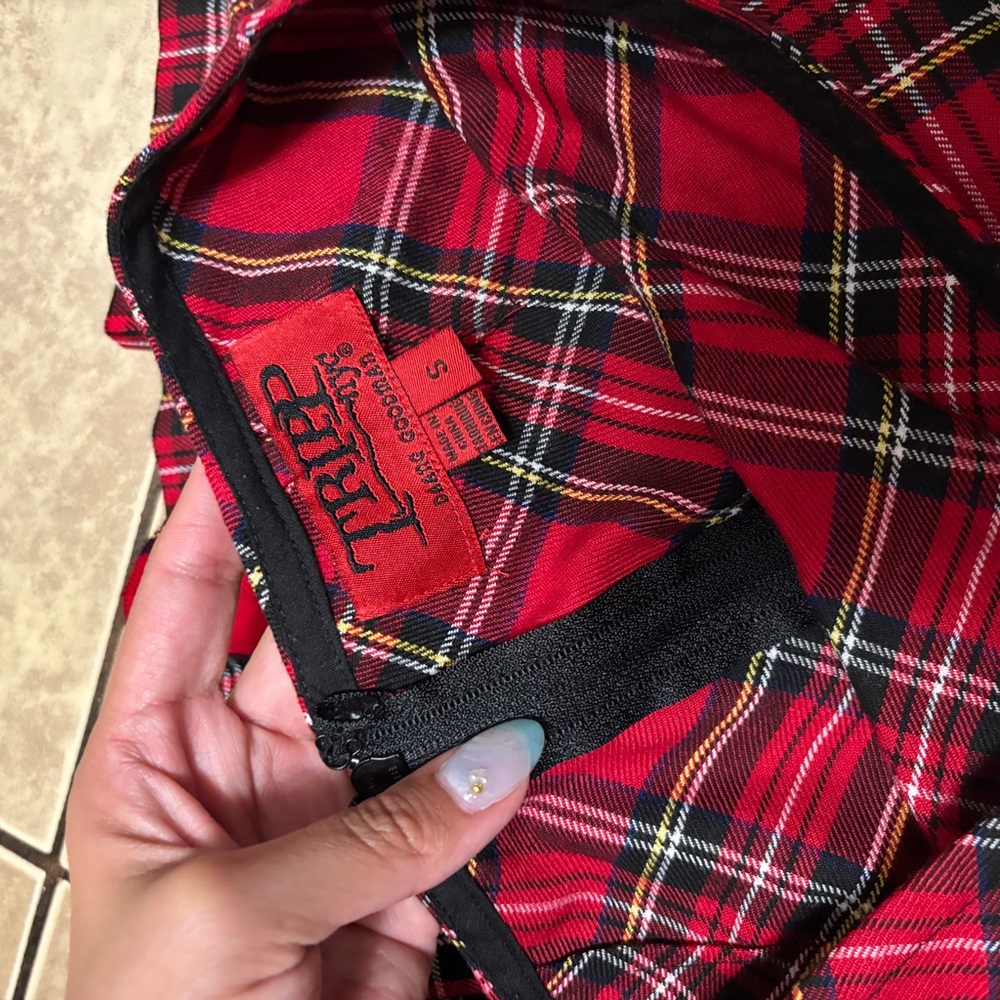 Tripp NYC Red Plaid Skirt Size Small - Picture 5 of 6